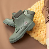 بوت چرمی سبز و سفید