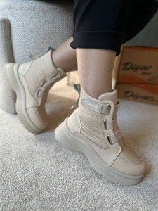 بوت چسبی کرمی