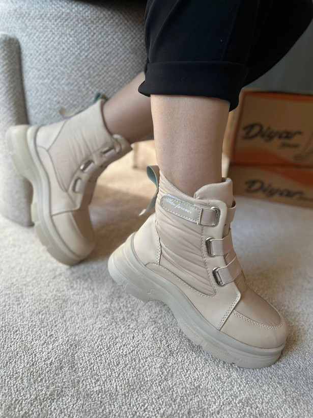 بوت چسبی کرمی