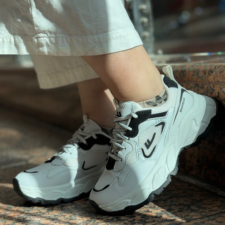 کفش واریور در فروشگاه پای پوش شیراز