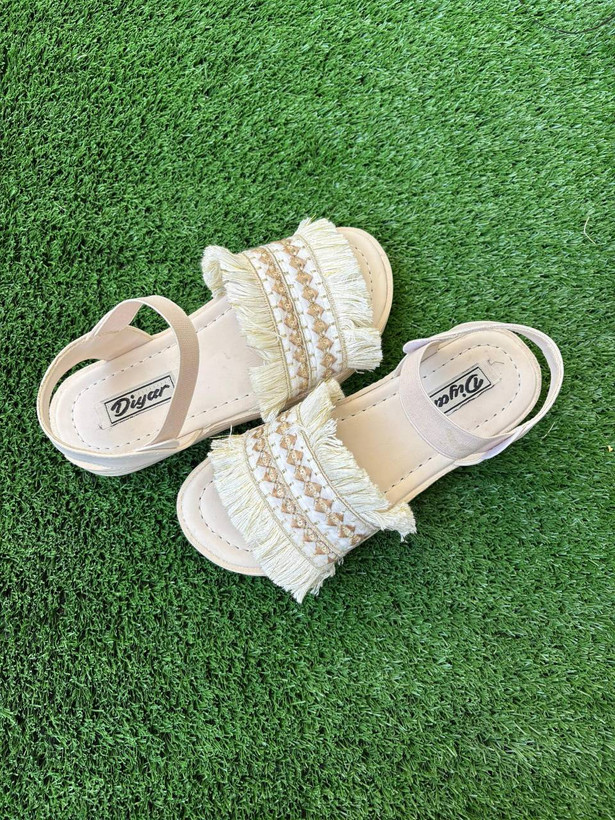 صندل کنفی مناسب تیپ کژوال،صندل زنانه تابستانی