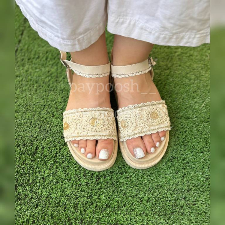 صندل زنانه کنفی با گلدوزی سنتی و کفی طبی