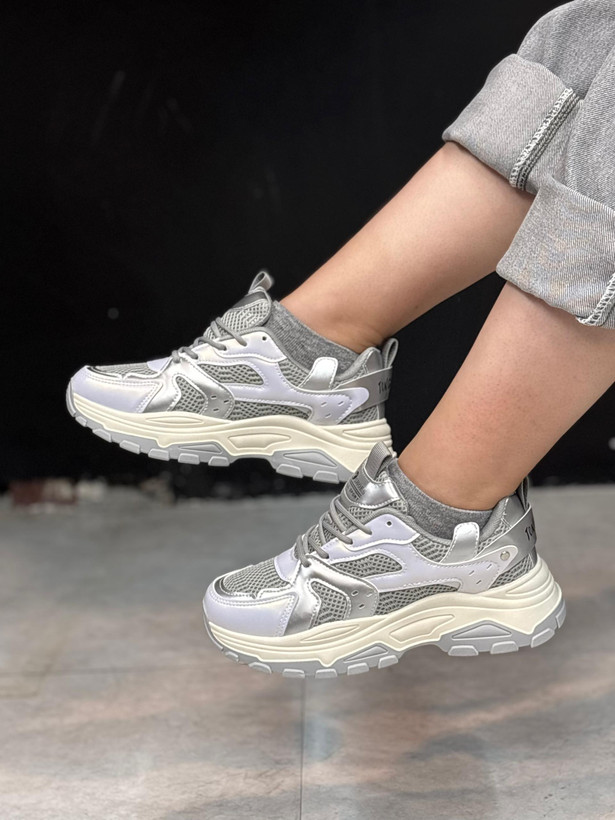 کفش اسپرت ارزان در شیراز،خرید انواع کفش خارجی مستقیم از واردکننده